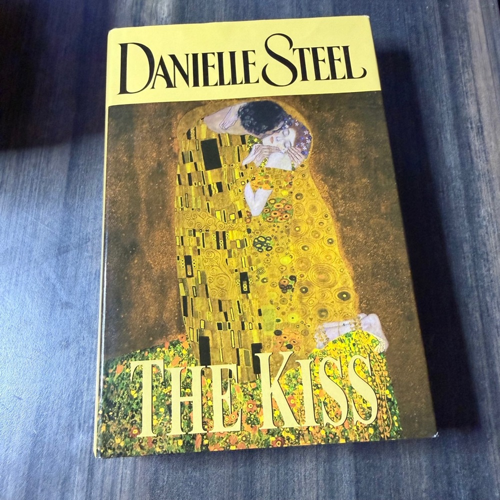 The Kiss Danielle Steel Hardcover Book Gustav Klimt Cover Art Fiction Novel